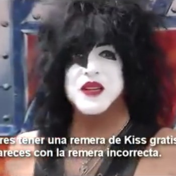 KISS demanded a journalist in an interview to change a Maiden tshirt